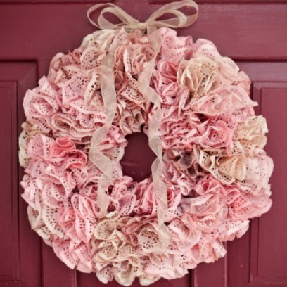 DIY spring wreath (made of doilies!)
