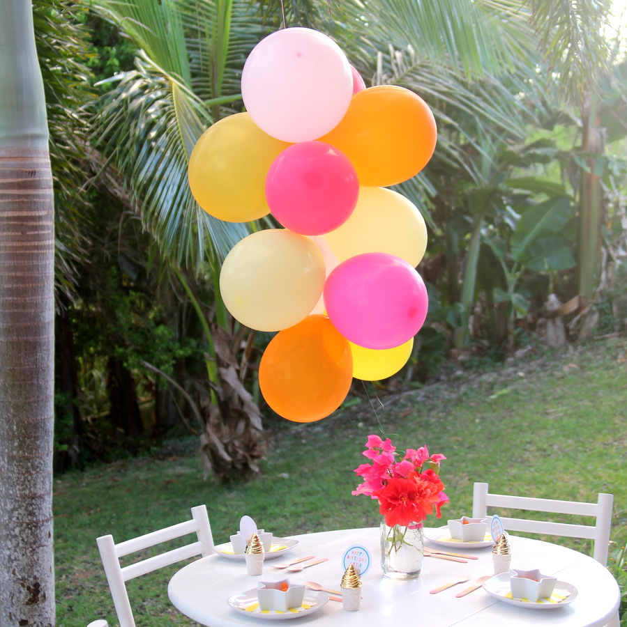 "mini birthday party" kid's table (put together in 45 minutes with on-hand supplies!)