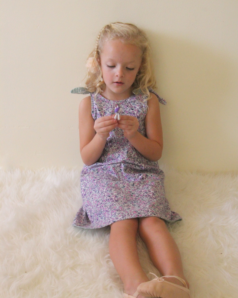 the easiest ever reversible dress- how to sew one up during nap time today!
