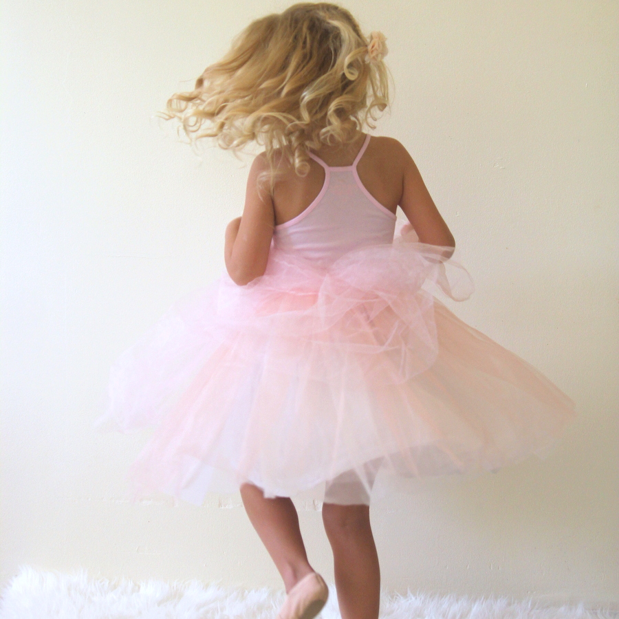 how to make a tutu (not only is this tutu so easy to put together, it turns out darling)