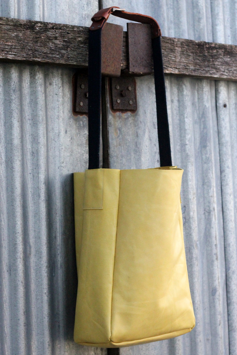 Take an already simple project and make it even simpler- this DIY leather tote with uses a belt as the buckle. Sew one up in less than 30 minutes.