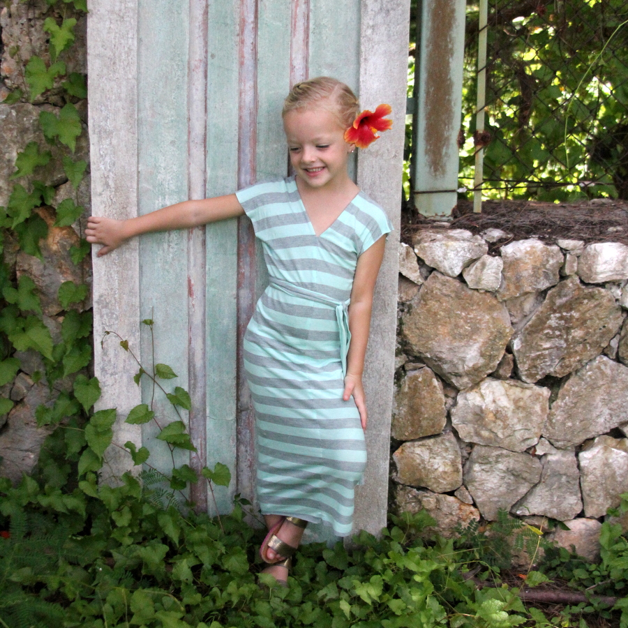 This sweet girls' maxi dress is not only absolutely darling, it is such an easy sew! In fact, if you have jersey on hand, you could whip one up during nap time today!