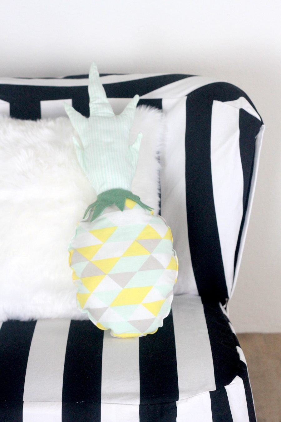 DIY pineapple pillow