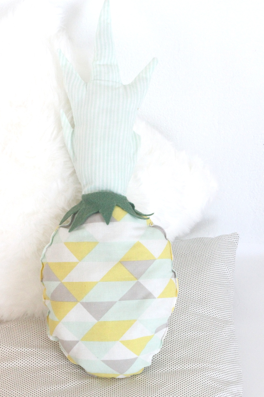 DIY pineapple pillow