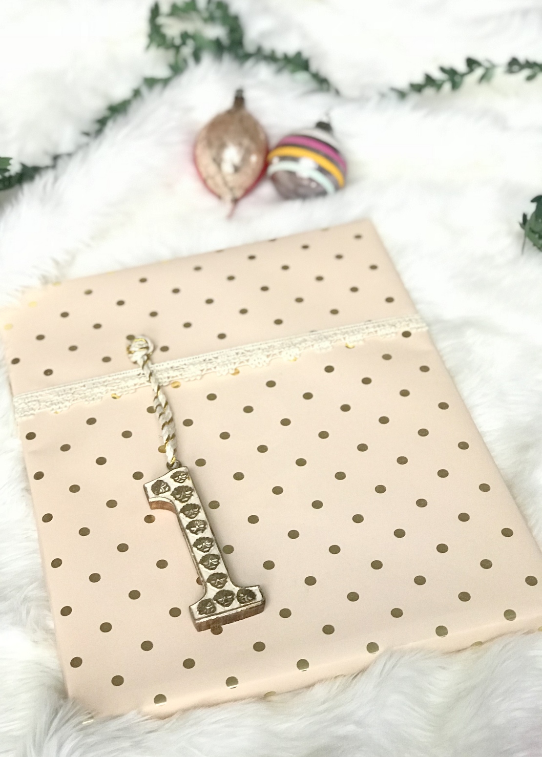 the prettiest gift wrap ideas- nine gorgeous present toppers