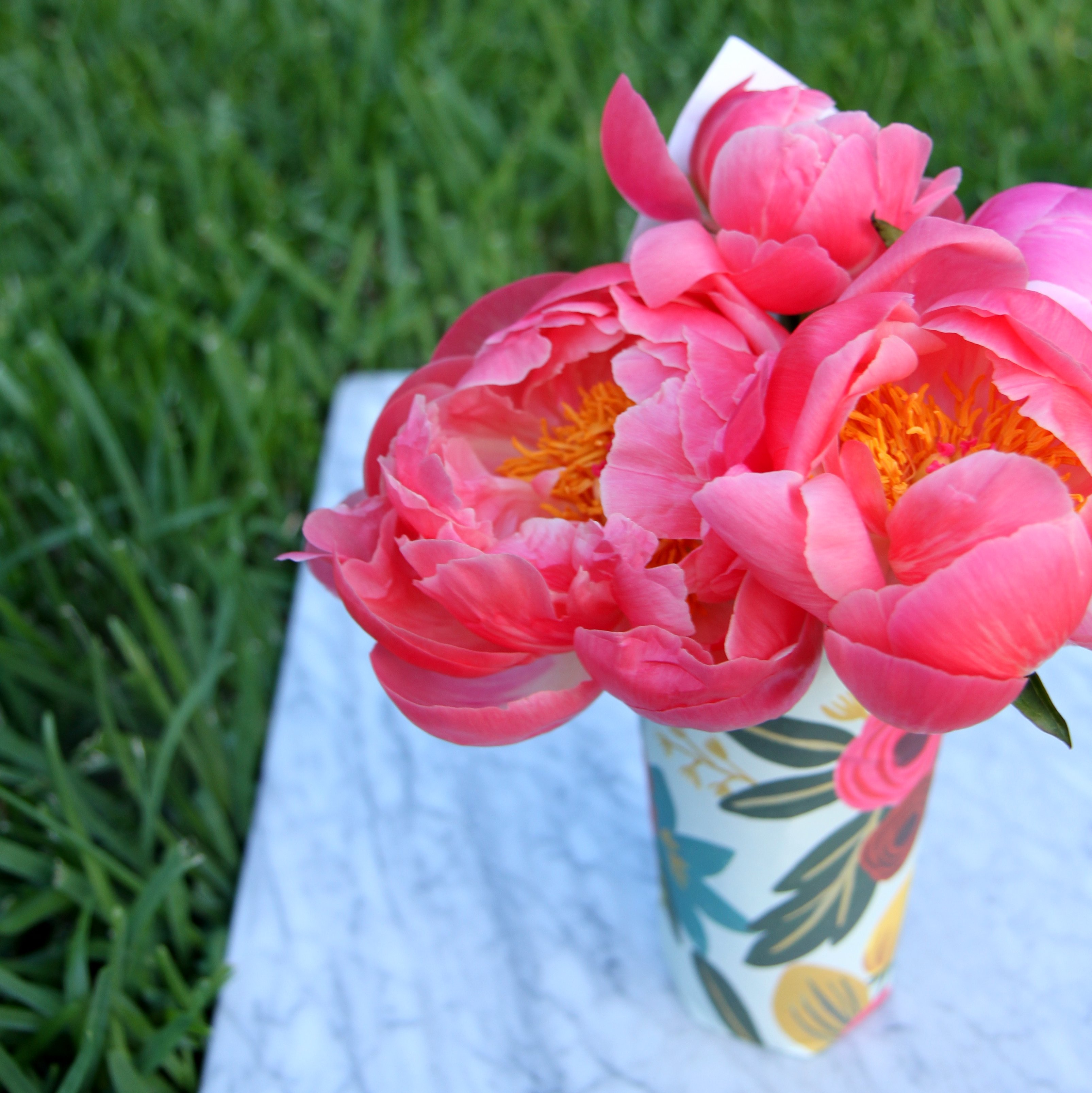 Easy, pretty DIY wrapped bouquets (for teacher appreciation, Mother's Day and every day gifting).