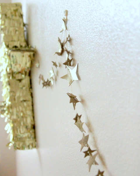 DIY hanging golden snitches (harry potter party)