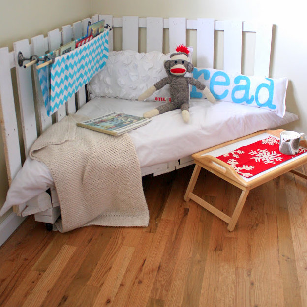 how to make a reading nook using two wooden palettes (part 1)