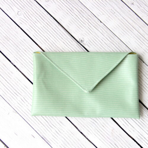 how to make a simple clutch- these are fantastic as baby shower (or anytime) gifts