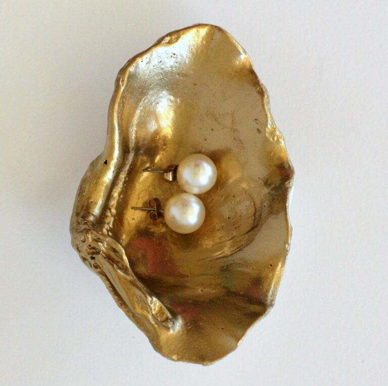 DIY gilded jewelry holder