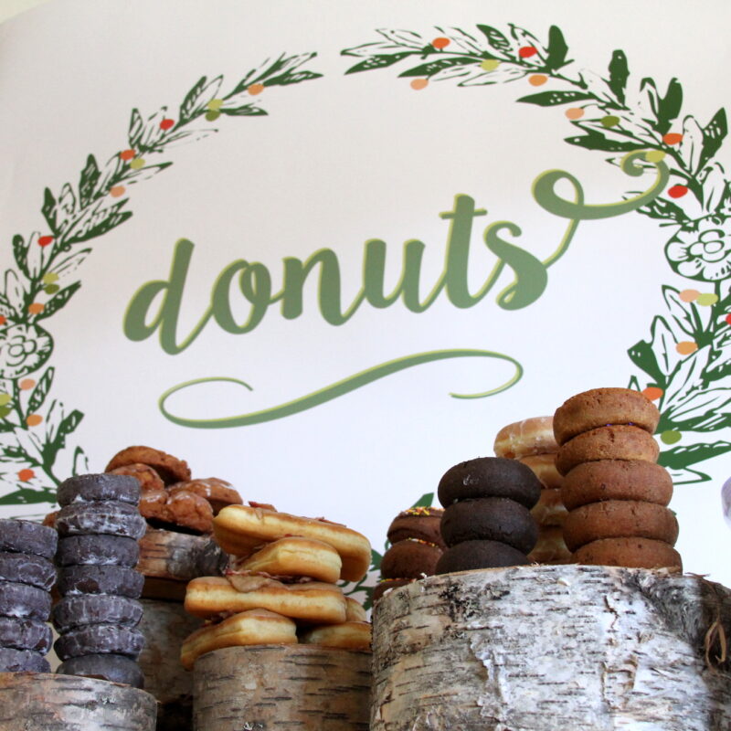 The prettiest (and easiest) brunch station- A Doughnut Bar! Let's try this the week after Christmas!